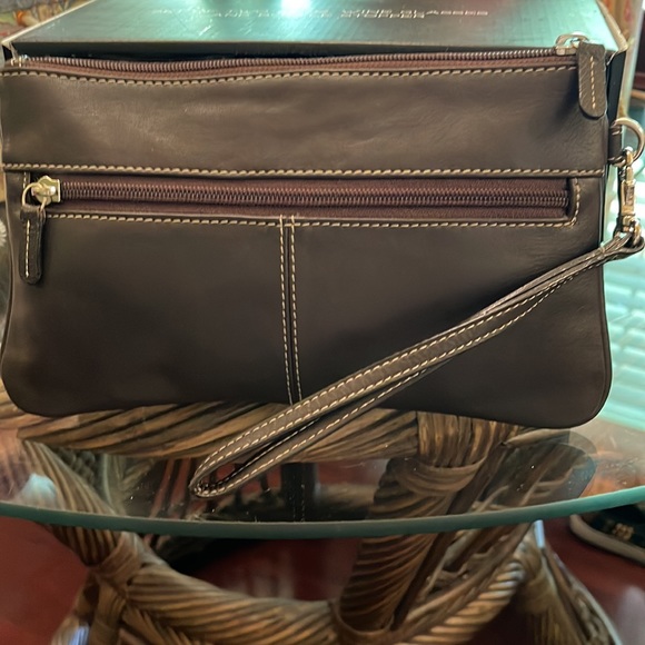 New York &Company oversized wristlet mint pre owned condition. Not one call out - Picture 4 of 11